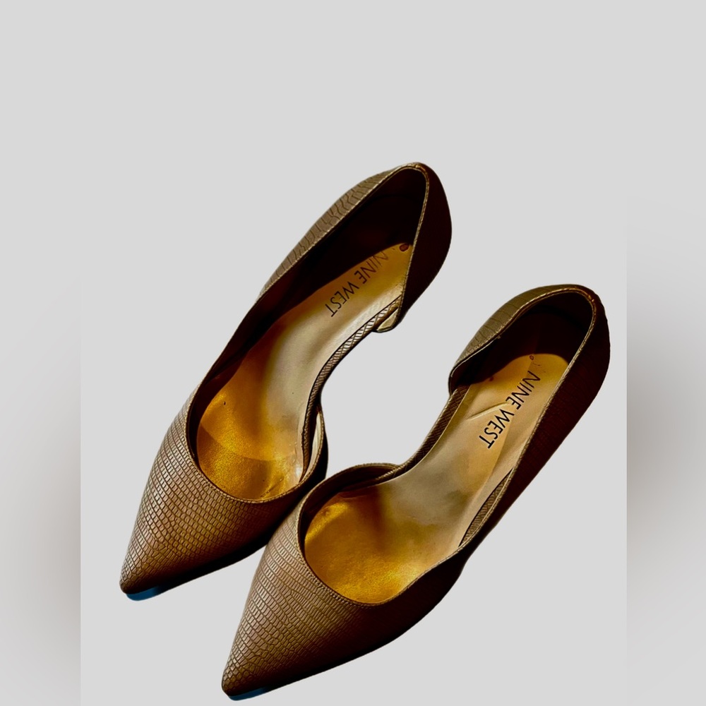 Nine West tan snakeskin high heel, size 7.5